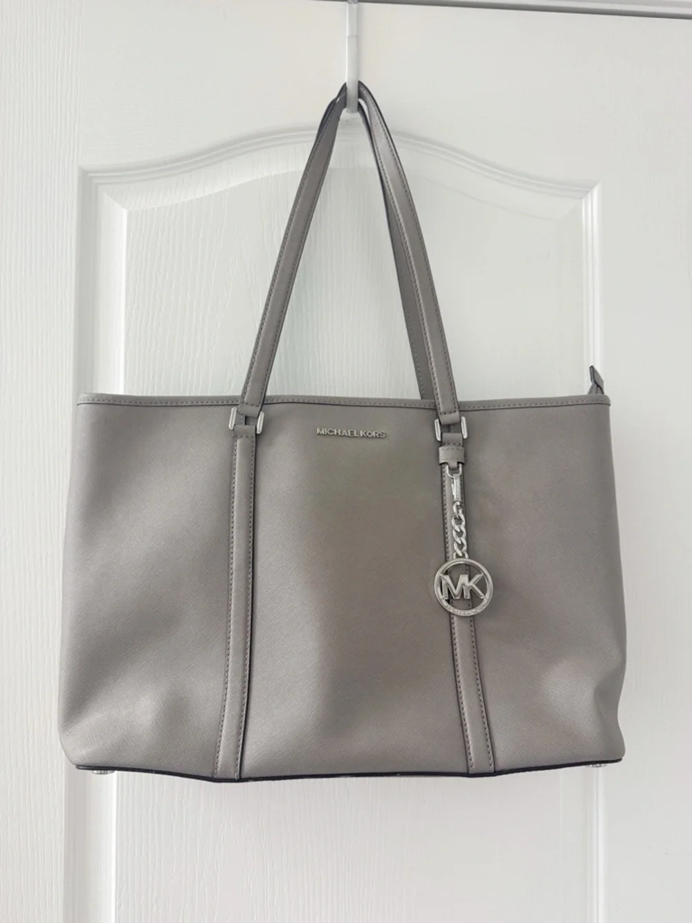 MICHAEL KORS Large Gray Tote Bag Pebbled Leather Silver Hardware